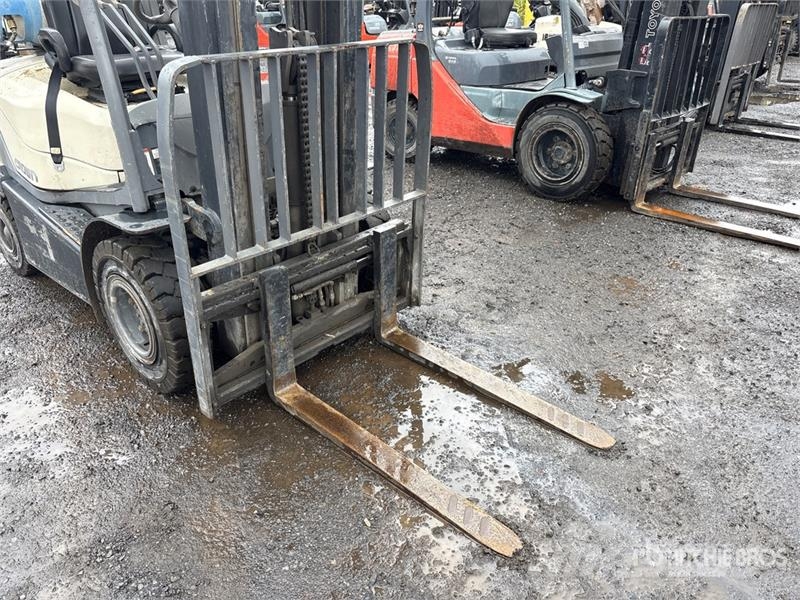 Crown C5105050 5000 lb Pneumatic Tire Forklift Iné