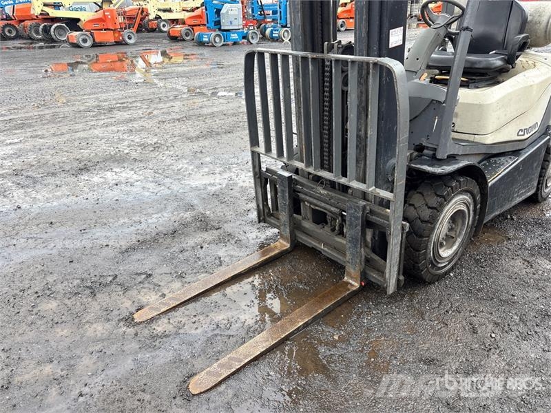 Crown C5105050 5000 lb Pneumatic Tire Forklift Iné