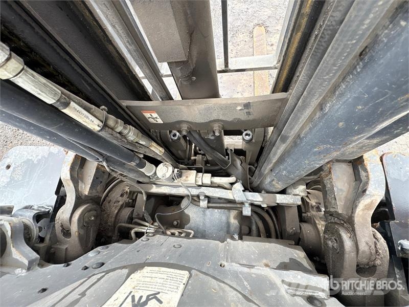 Crown C5105050 5000 lb Pneumatic Tire Forklift Iné