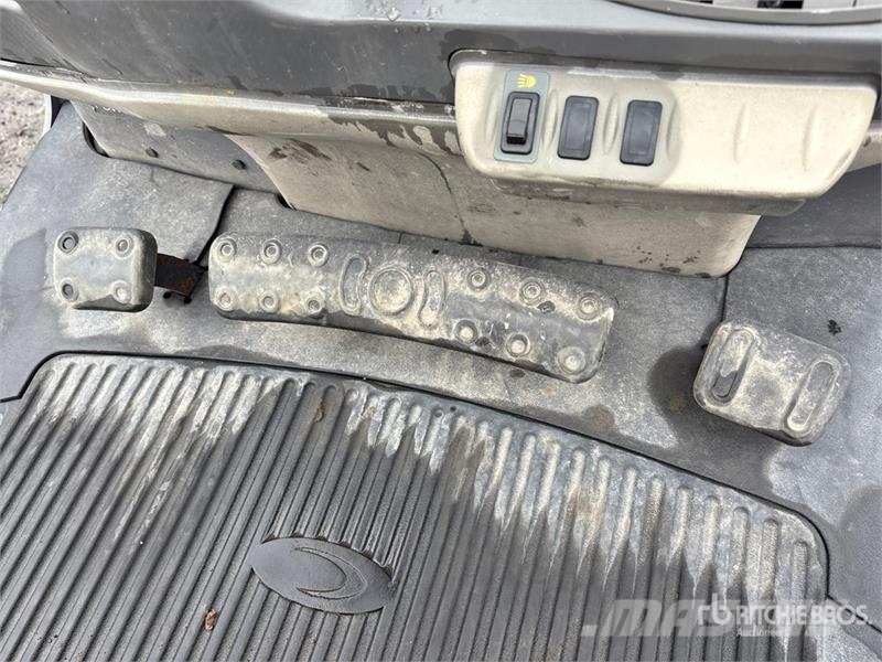 Crown C5105050 5000 lb Pneumatic Tire Forklift Iné