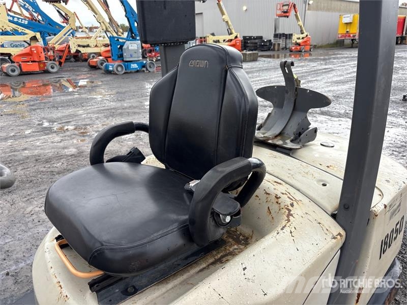 Crown C5105050 5000 lb Pneumatic Tire Forklift Iné