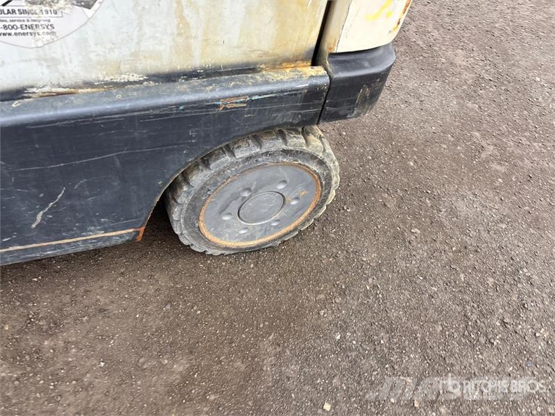 Crown FC4500 2400 lb Electric Forklift Електронавантажувачі