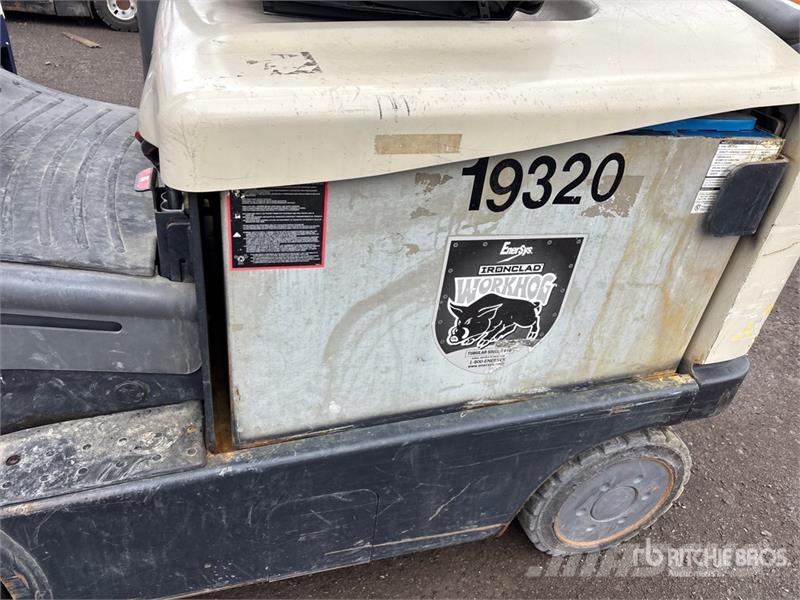 Crown FC4500 2400 lb Electric Forklift Електронавантажувачі
