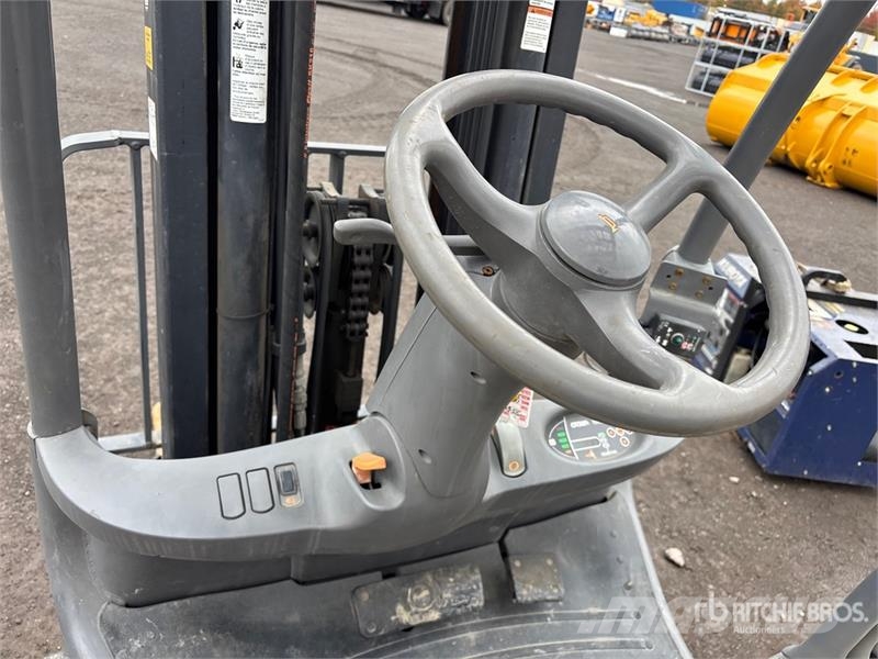 Crown FC4500 2400 lb Electric Forklift Електронавантажувачі