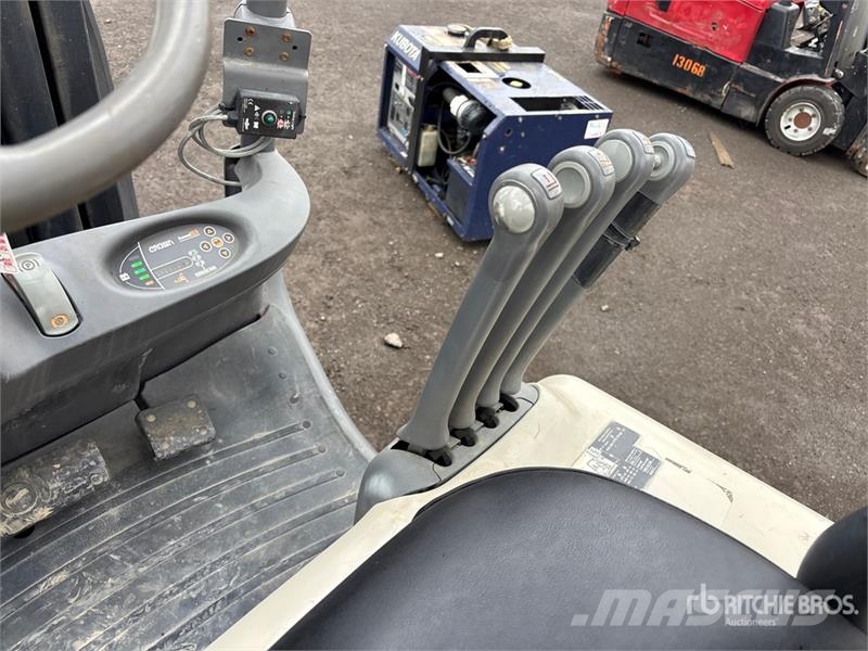 Crown FC4500 2400 lb Electric Forklift Електронавантажувачі