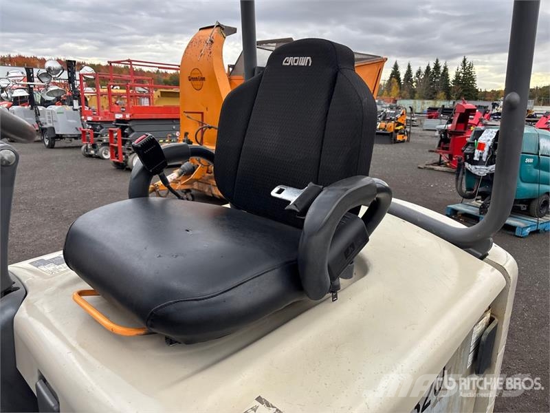 Crown FC4500 2400 lb Electric Forklift Електронавантажувачі