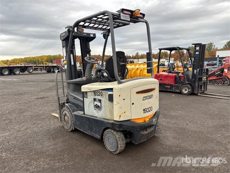 Crown FC4500 2400 lb Electric Forklift Електронавантажувачі