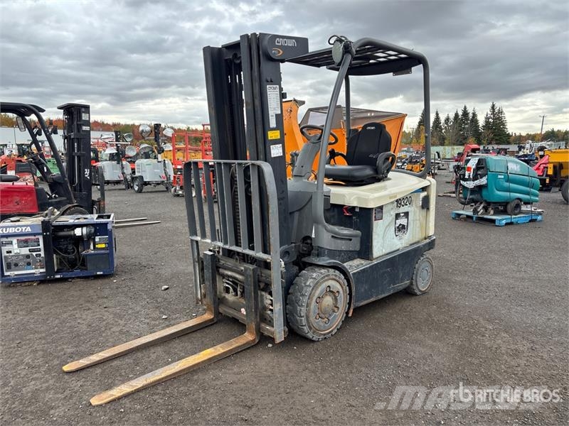 Crown FC4500 2400 lb Electric Forklift Електронавантажувачі