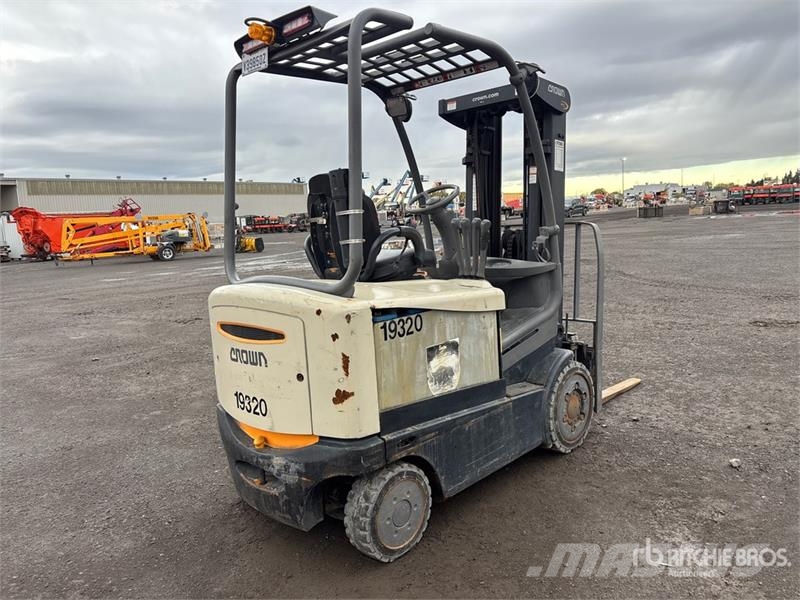 Crown FC4500 2400 lb Electric Forklift Електронавантажувачі