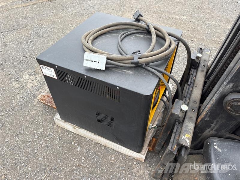 Crown RC5540-40 3500 lb Electric Forklift Wózki elektryczne
