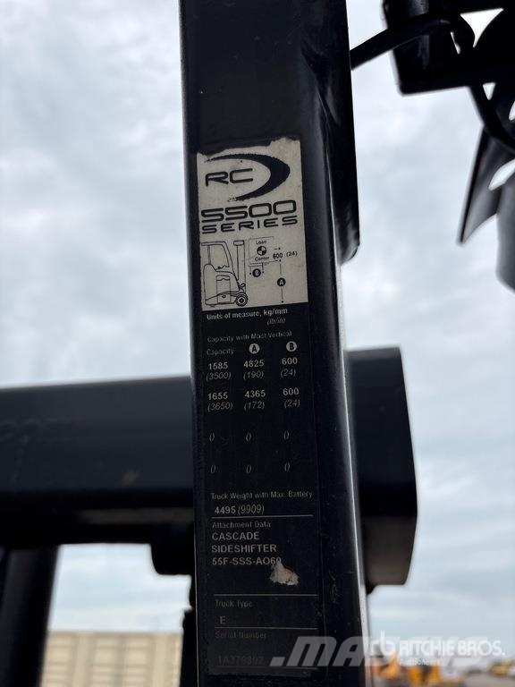 Crown RC5540-40 3500 lb Electric Forklift Wózki elektryczne