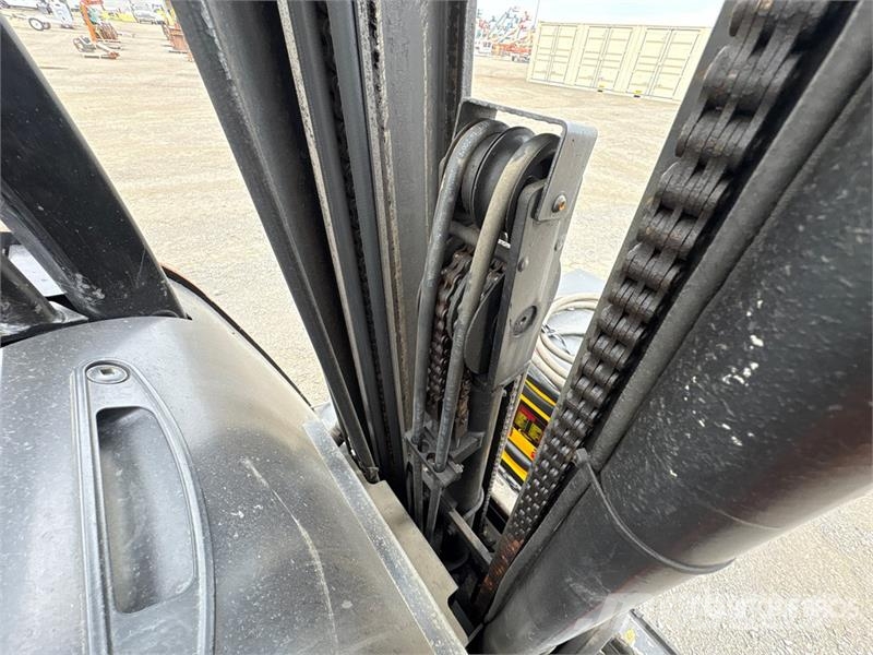 Crown RC5540-40 3500 lb Electric Forklift Wózki elektryczne