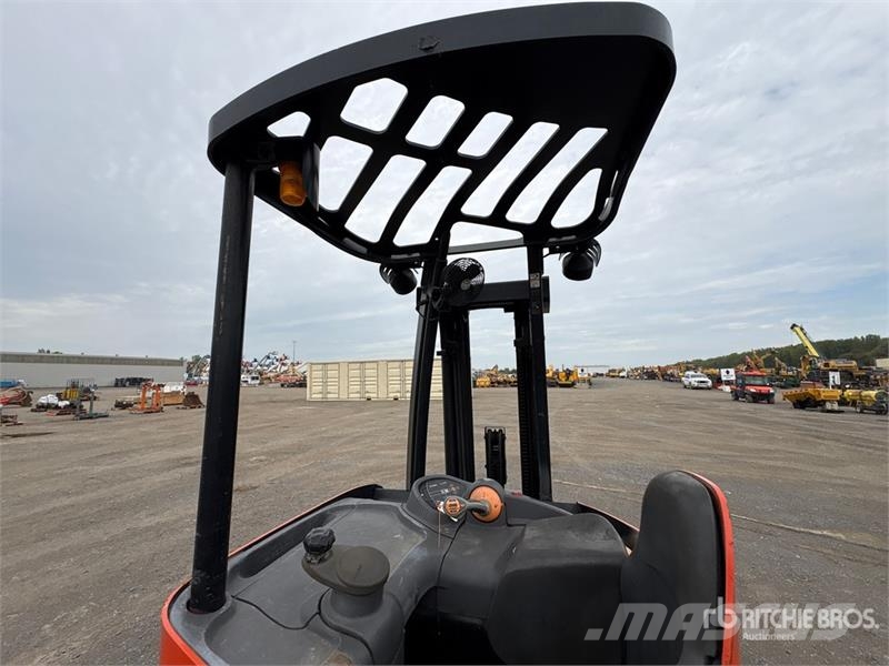 Crown RC5540-40 3500 lb Electric Forklift Wózki elektryczne