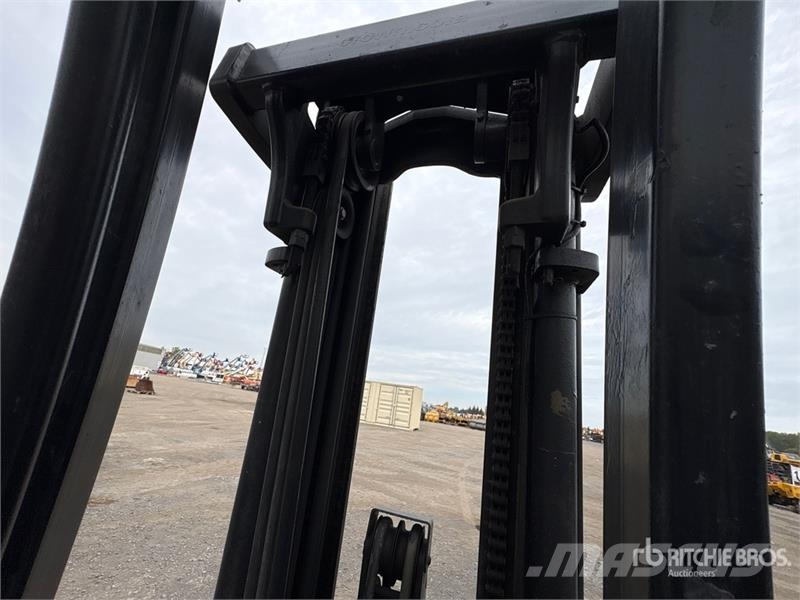 Crown RC5540-40 3500 lb Electric Forklift Wózki elektryczne
