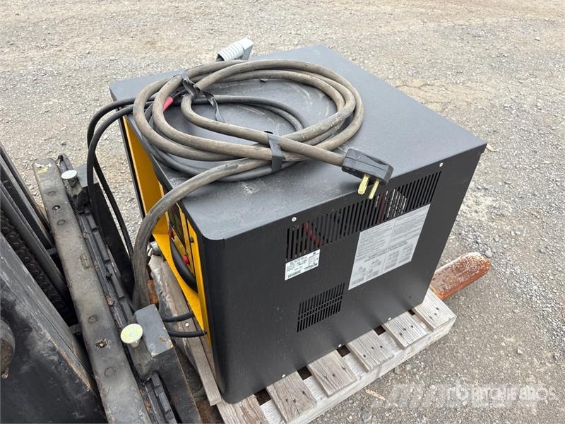Crown RC5540-40 3500 lb Electric Forklift Wózki elektryczne