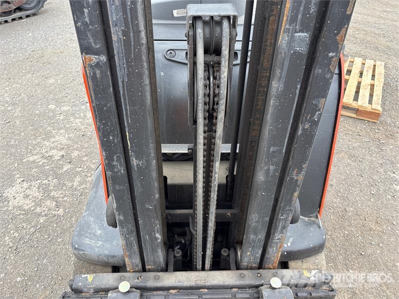 Crown RC5540-40 3500 lb Electric Forklift Wózki elektryczne