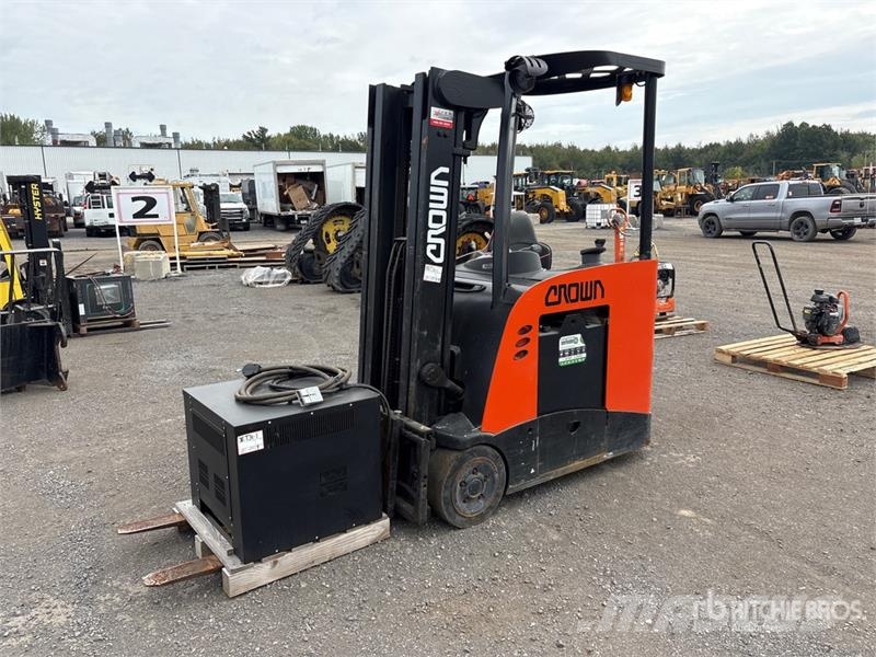 Crown RC5540-40 3650 lb Electric Forklift Akumulátorové vozíky