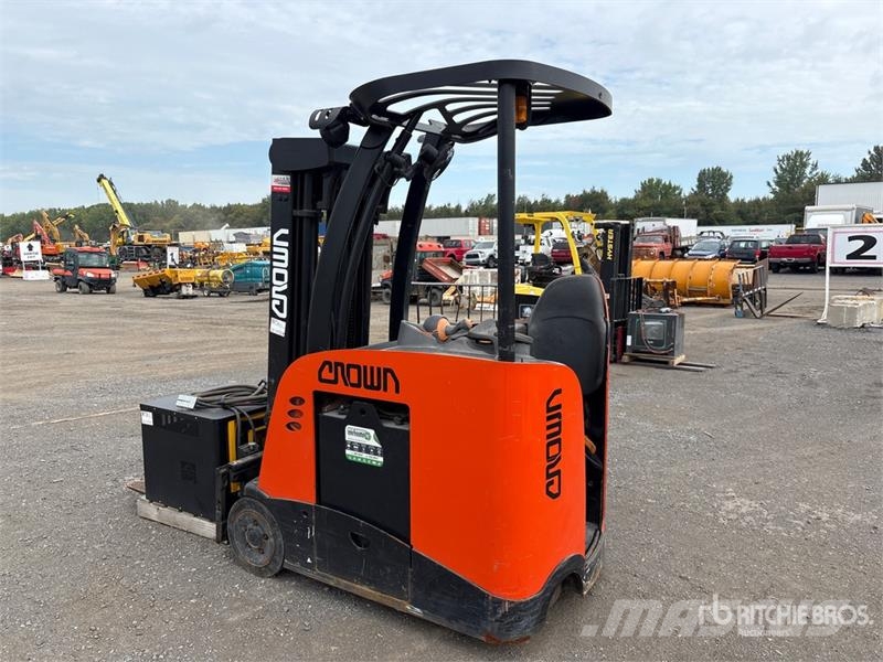 Crown RC5540-40 3650 lb Electric Forklift Akumulátorové vozíky