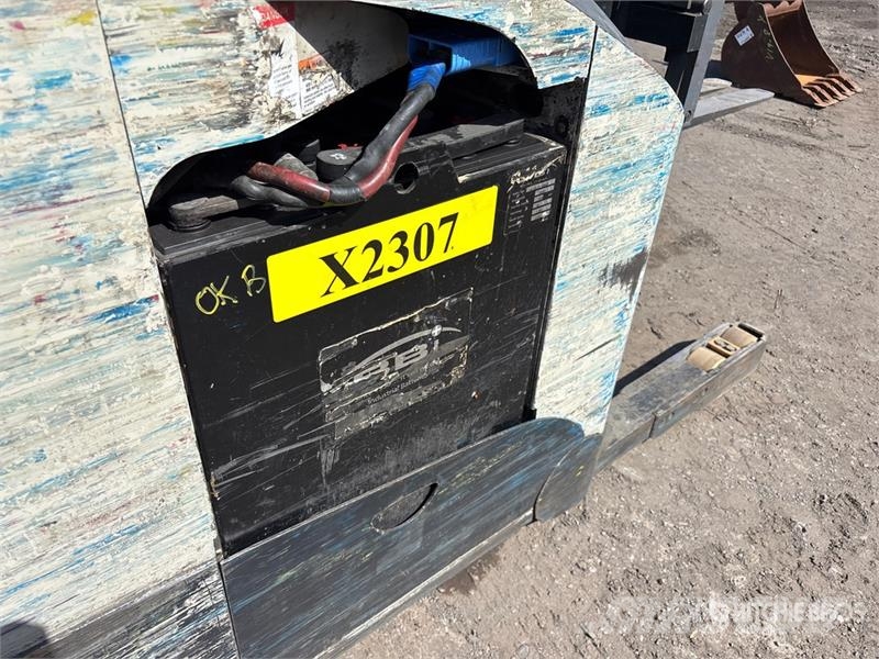Crown RMD6095S-32TT-321 3200 lb Reach Truck Ανυψωτικά στενών δρόμων