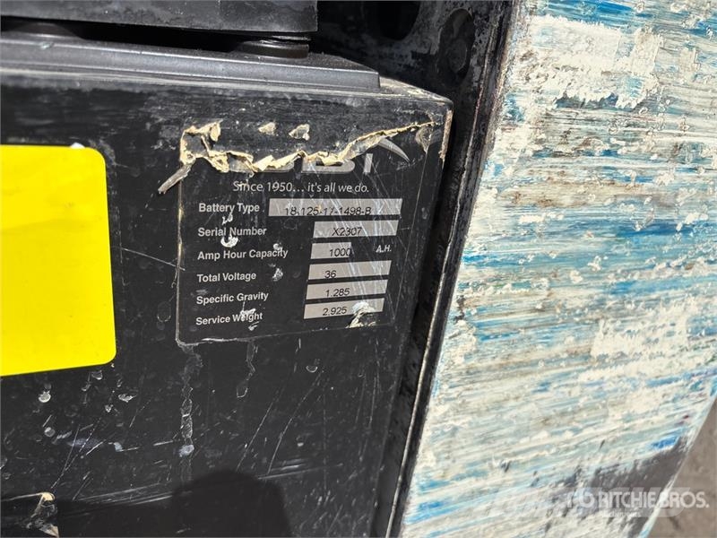 Crown RMD6095S-32TT-321 3200 lb Reach Truck Ανυψωτικά στενών δρόμων