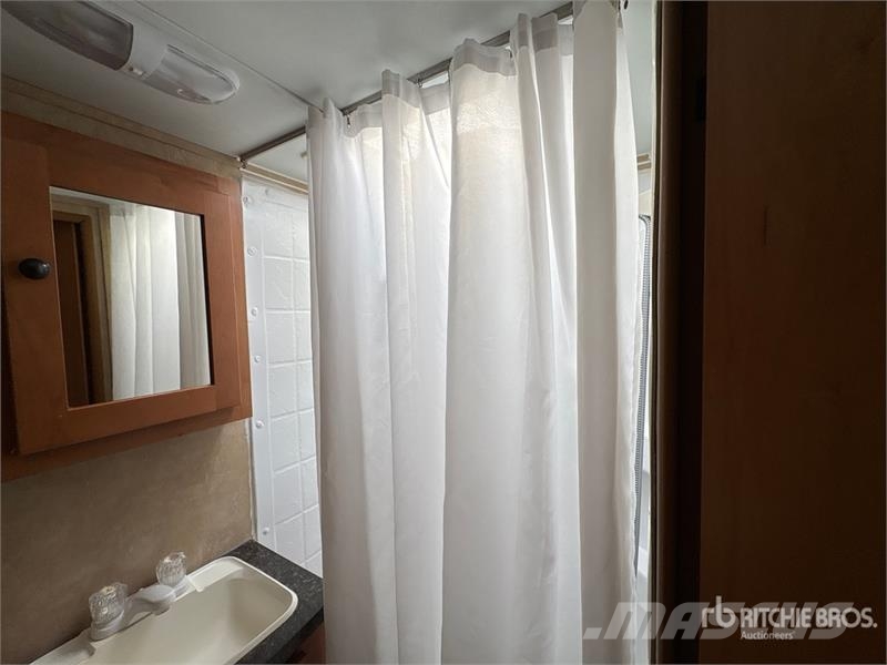 Cruiser RV Shadow 260BHS 25 ft T/A Travel Trailer Kitos priekabos