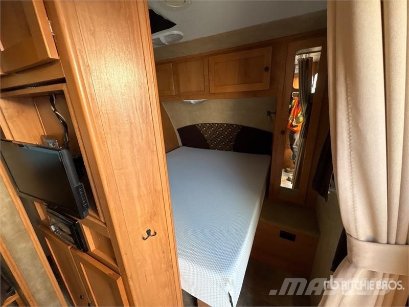 Cruiser RV Shadow 260BHS 25 ft T/A Travel Trailer Kitos priekabos