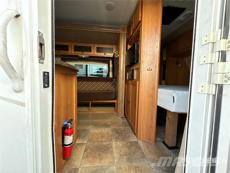 Cruiser RV Shadow 260BHS 25 ft T/A Travel Trailer Kitos priekabos