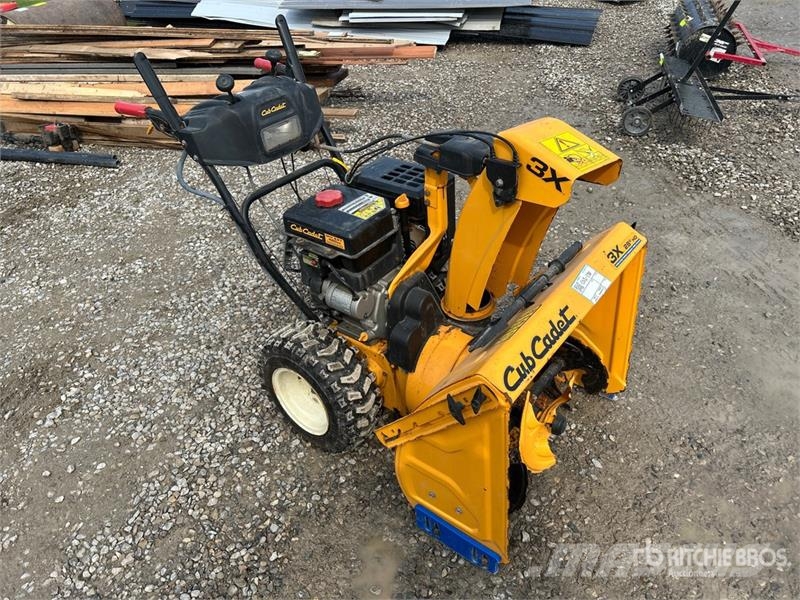 Cub Cadet 28 in Walk-Behind Snow Blower Sneslynger