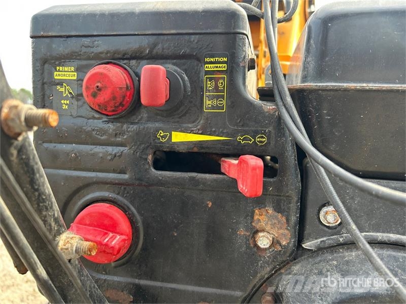 Cub Cadet 28 in Walk-Behind Snow Blower Sneslynger