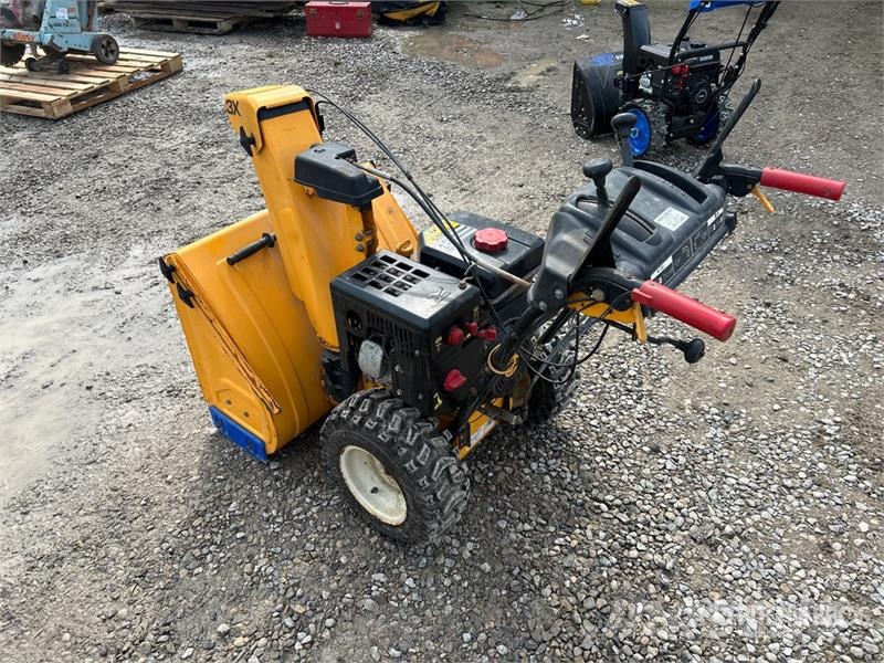 Cub Cadet 28 in Walk-Behind Snow Blower Sneslynger