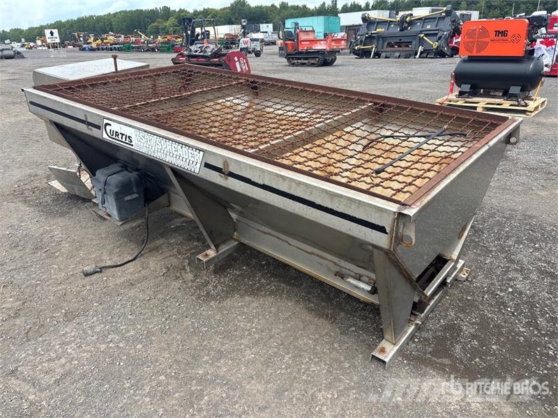 Curtis TS-17 Salt Spreader Hiekan- ja suolanlevittimet
