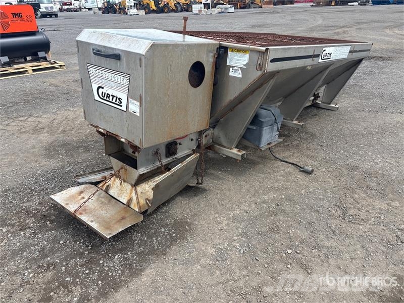Curtis TS-17 Salt Spreader Hiekan- ja suolanlevittimet