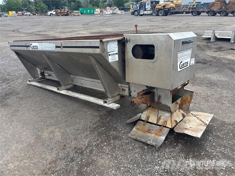 Curtis TS-17 Salt Spreader Hiekan- ja suolanlevittimet