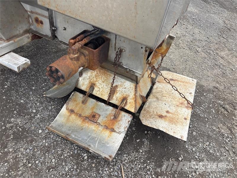 Curtis TS-17 Salt Spreader Hiekan- ja suolanlevittimet