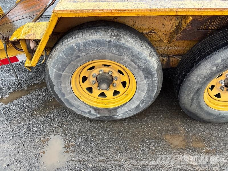  Custom Built 14 ft T/A Equipment Trailer مقطورات مركبات نقل
