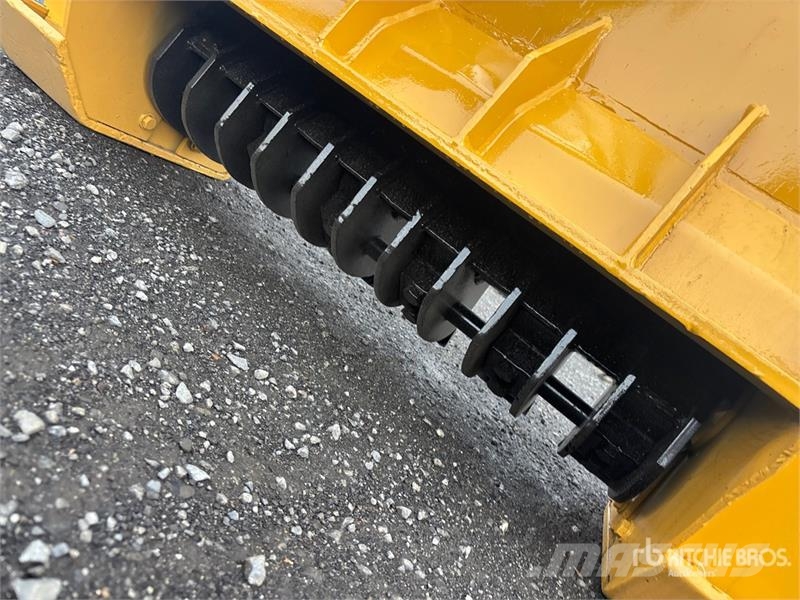Denis Cimaf TRH-150 42 in Débroussailleuse Mulcher Attachment Kosiarki bijakowe