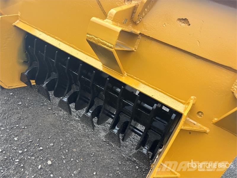 Denis Cimaf TRH-150 42 in Débroussailleuse Mulcher Attachment Kosiarki bijakowe