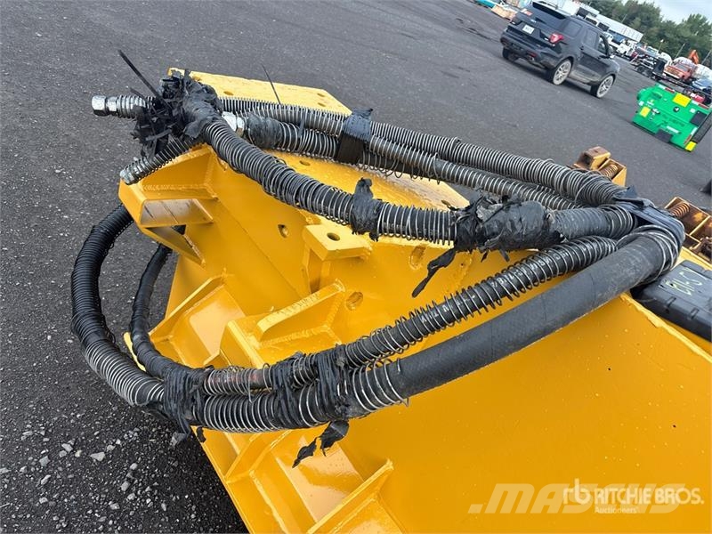Denis Cimaf TRH-150 42 in Débroussailleuse Mulcher Attachment Kosiarki bijakowe