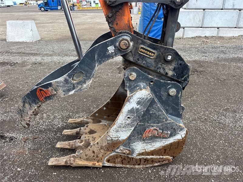 Develon DX140LCR-7 大型油圧ショベル12t以上(パワーショベル・ユンボ)