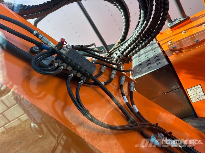 Develon DX140LCR-7 大型油圧ショベル12t以上(パワーショベル・ユンボ)