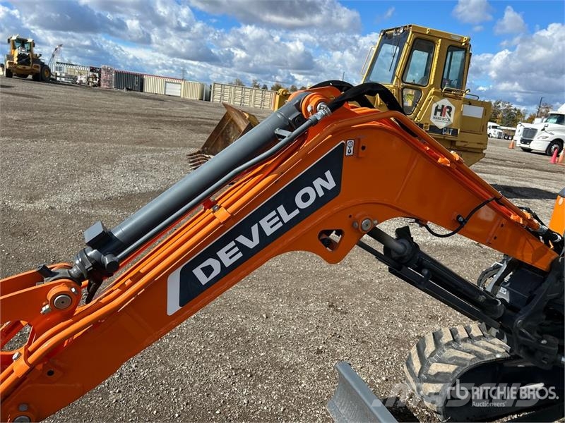 Develon DX27Z-7 Mini ekskavatori < 7 t