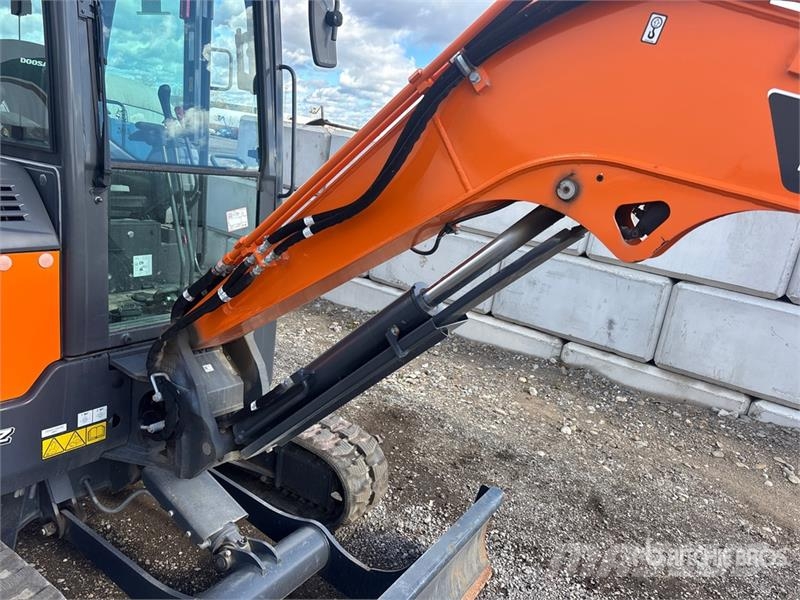 Develon DX35Z-7 Mini ekskavatori < 7 t