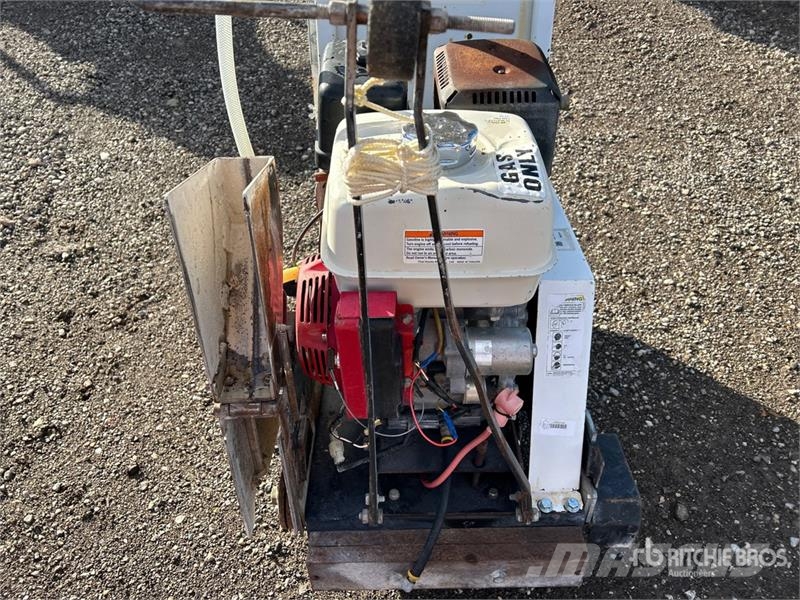 Diamond CC1800XL Walk-Behind Saw Fűrészgépek