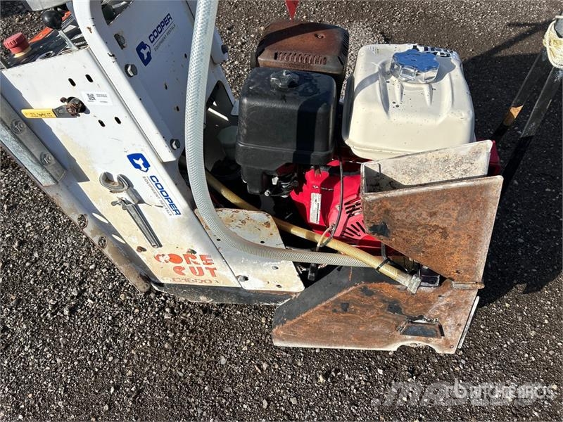 Diamond CC1800XL Walk-Behind Saw Fűrészgépek