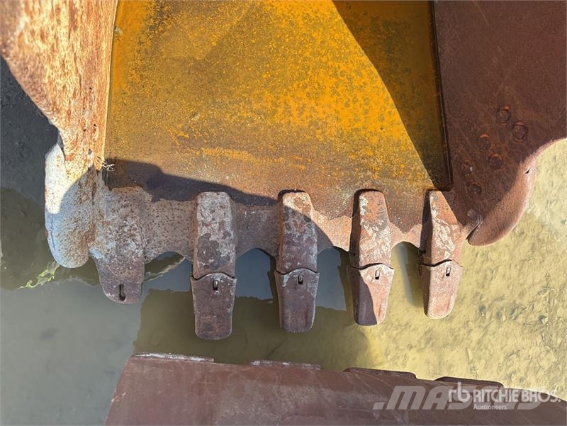 Digging 40 in Excavator Bucket Kanalak