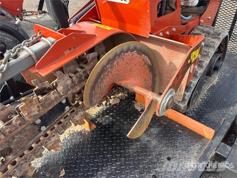 Ditch Witch C24X トレンチャー