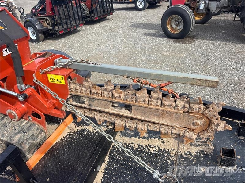 Ditch Witch C24X トレンチャー