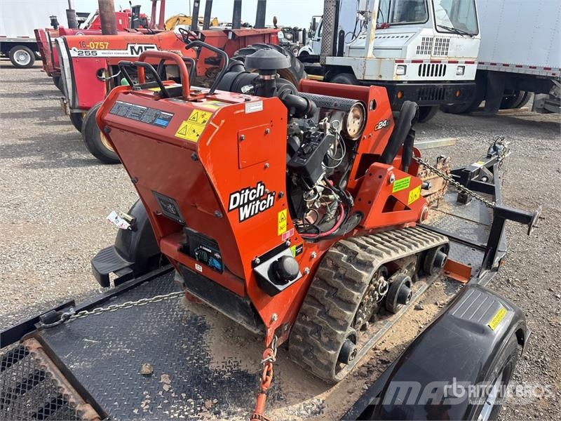 Ditch Witch C24X トレンチャー