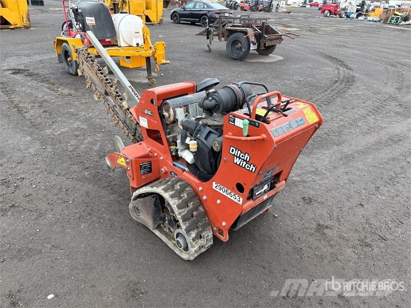 Ditch Witch C24X Pinnaselõikurid