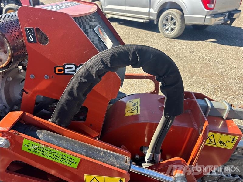 Ditch Witch C24X Pinnaselõikurid